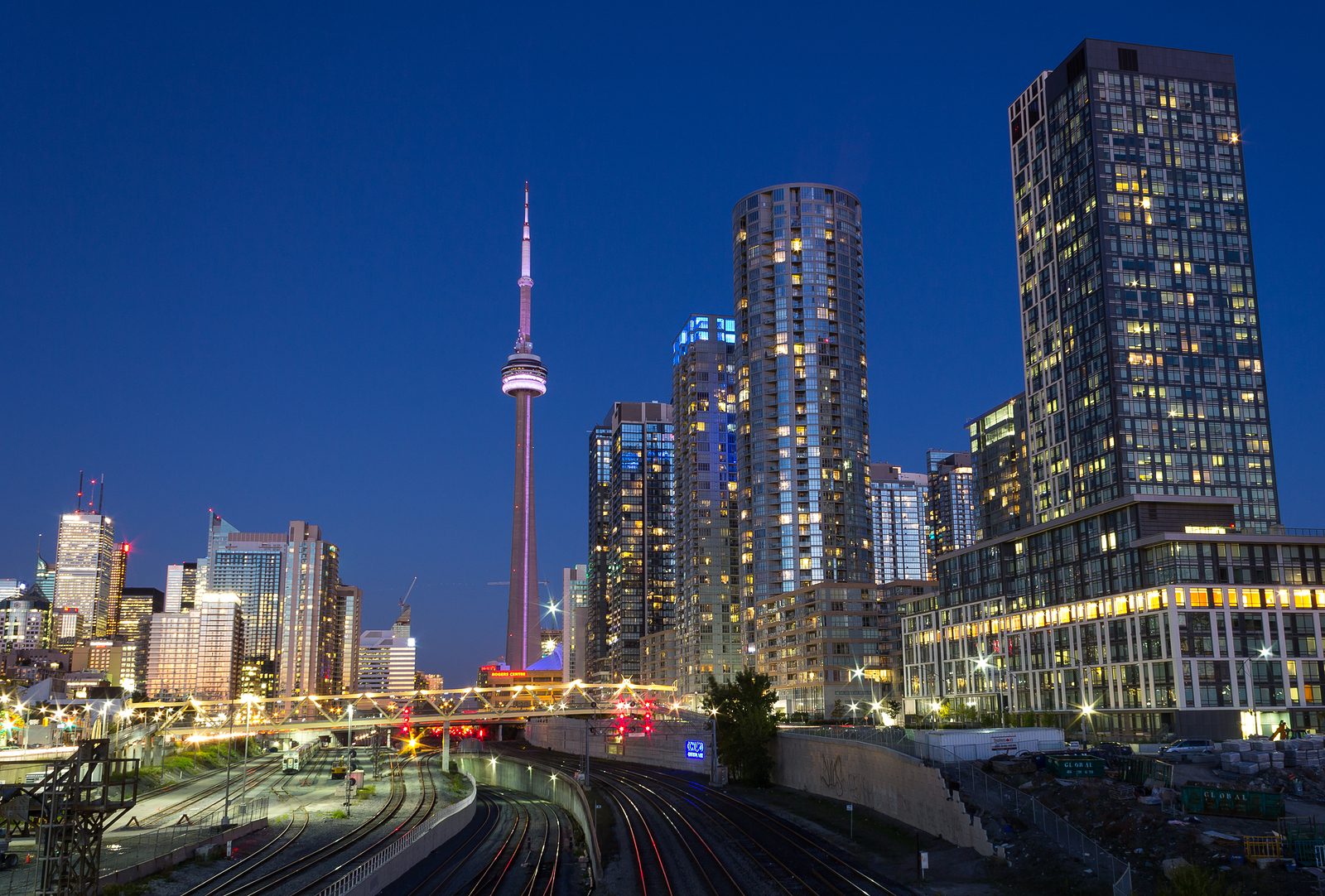 Toronto Condos And The Cn Tower